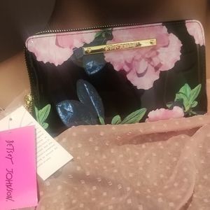 (Firm)Betsy Johnson wallet